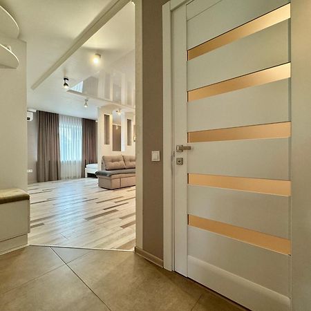 Apartpoltava Розкішна Студія З Кутовою Ванною, 1-Й Будинок Біля Корпусного Парку, Панорамний Балкон ภายนอก รูปภาพ
