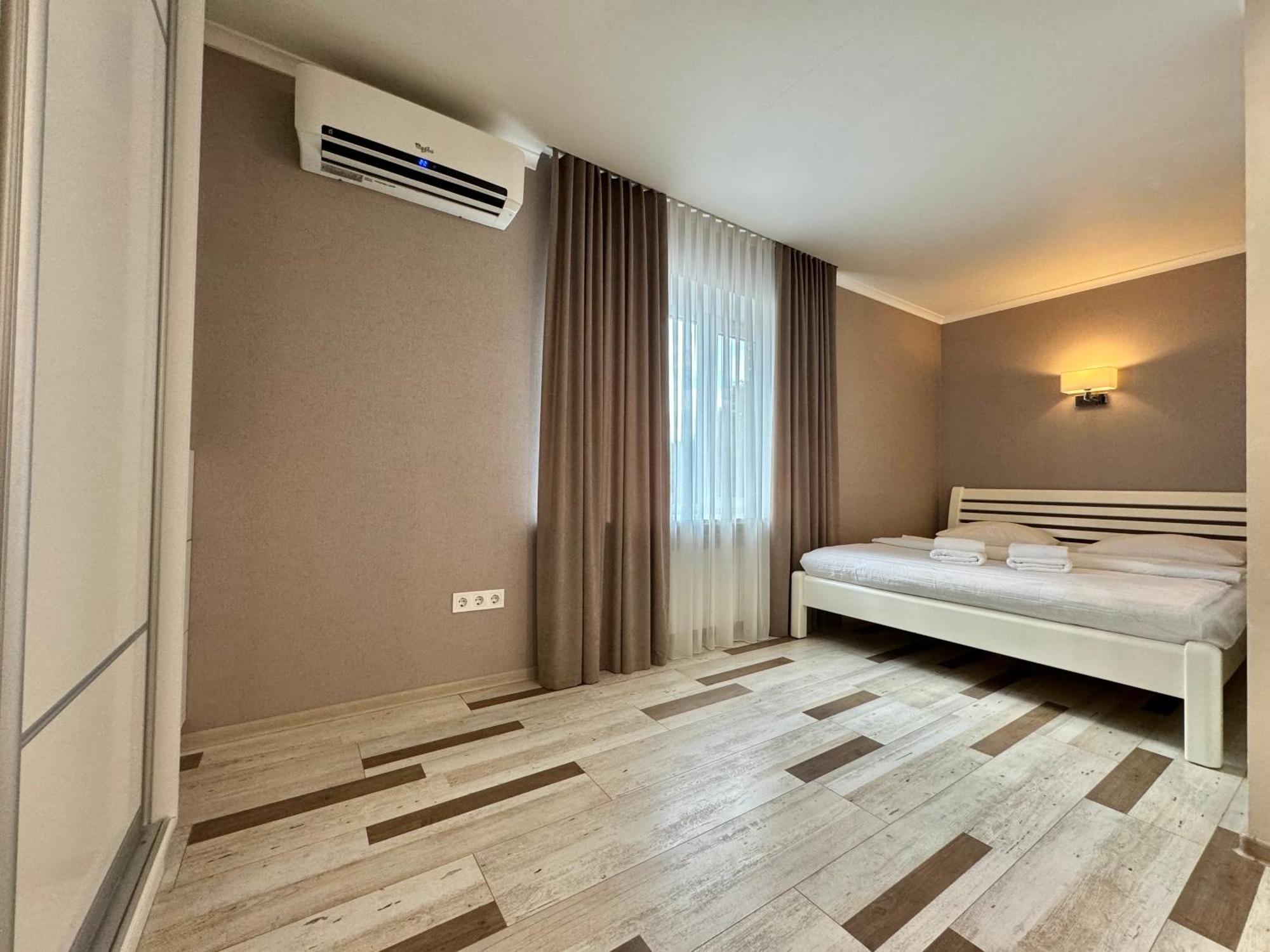 Apartpoltava Розкішна Студія З Кутовою Ванною, 1-Й Будинок Біля Корпусного Парку, Панорамний Балкон ภายนอก รูปภาพ
