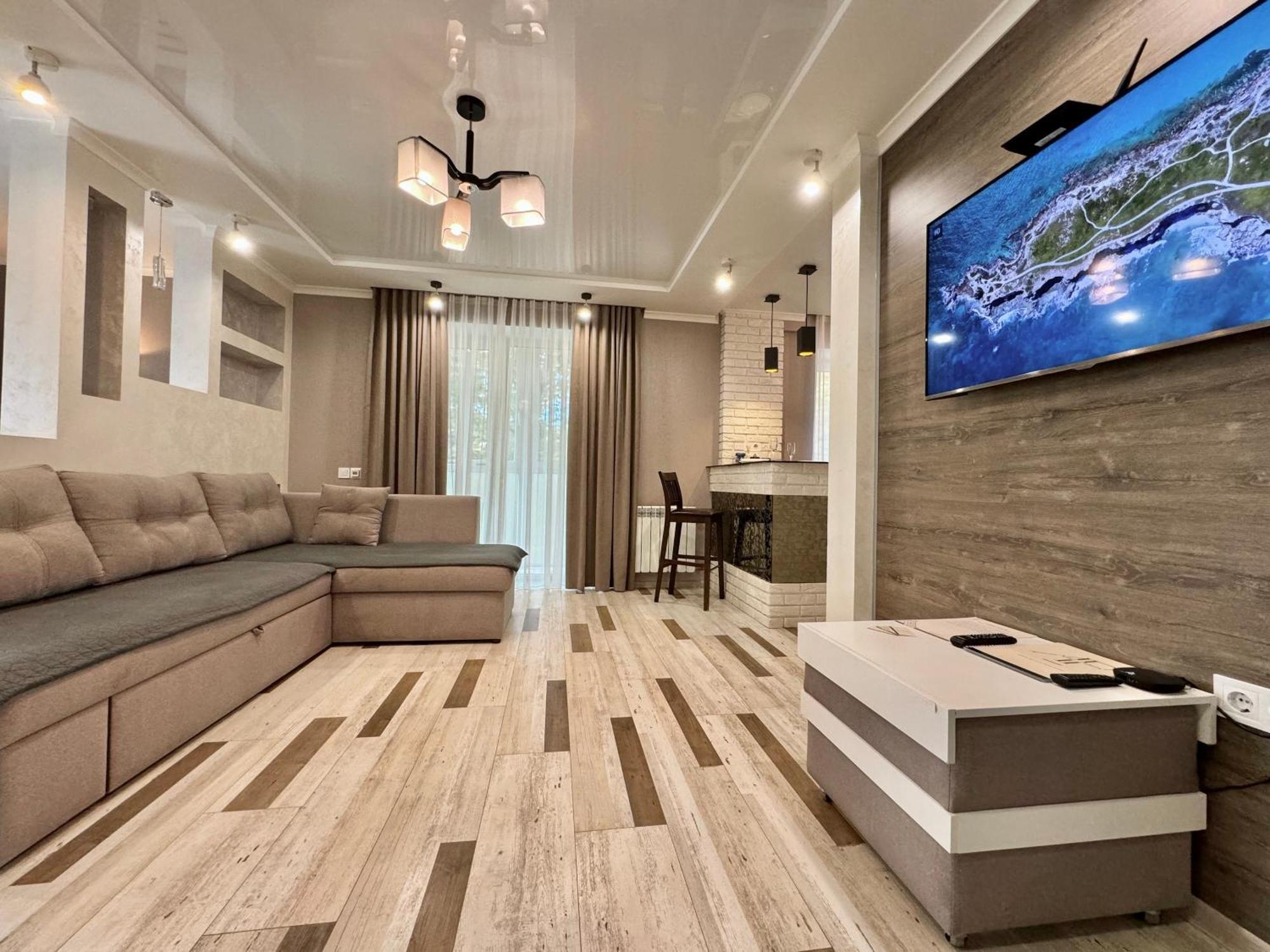 Apartpoltava Розкішна Студія З Кутовою Ванною, 1-Й Будинок Біля Корпусного Парку, Панорамний Балкон ภายนอก รูปภาพ